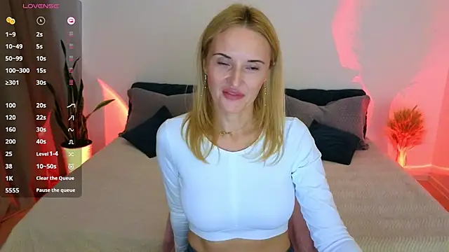 AlisssaRose online show from 10/22/25, 08:41