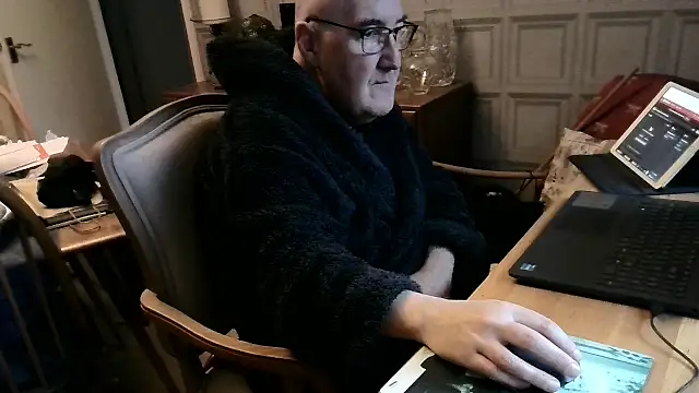 Adamdaddybear online show from 02/20/25, 09:11