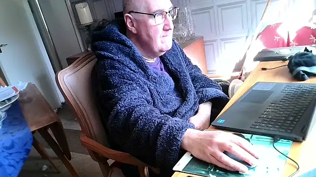 Adamdaddybear online show from 03/09/25, 09:57