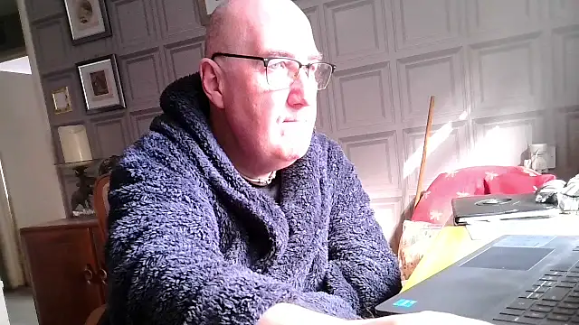 Adamdaddybear online show from 03/11/25, 09:45