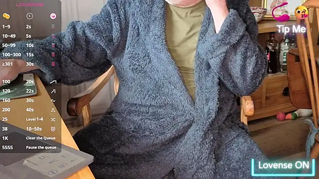 Adamdaddybear online show from 10/17/25, 08:17