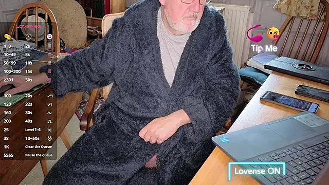 Adamdaddybear online show from 11/16/25, 09:37