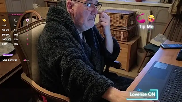 Adamdaddybear online show from 11/20/25, 07:19