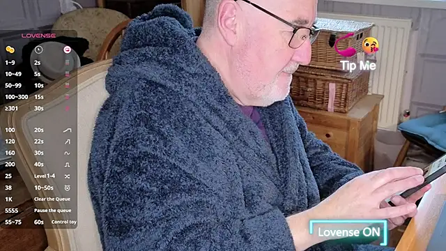 Adamdaddybear online show from 11/27/25, 08:27