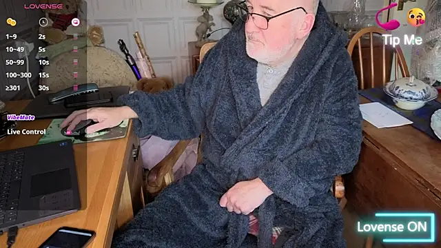 Adamdaddybear online show from 12/03/25, 08:12