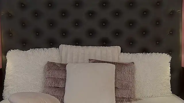 Snapshot of JaquelineM chatting on 02/27/26, 06:02 JaquelineM online show from 02/27/26, 06:02