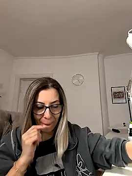 SukyGirl online show from 12/28/24, 12:24
