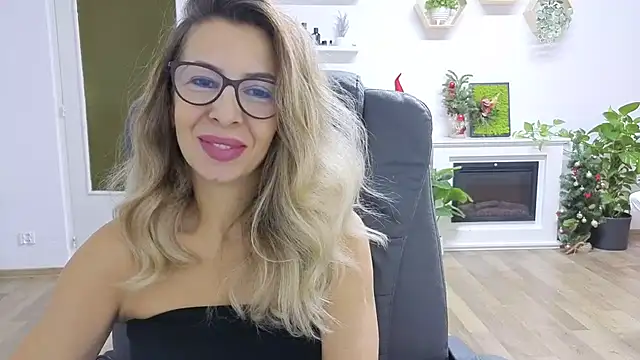 SukyGirl online show from 11/28/25, 09:23