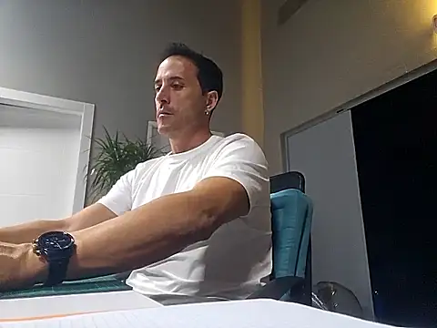 Lucas   81 online show from 11/03/25, 07:59