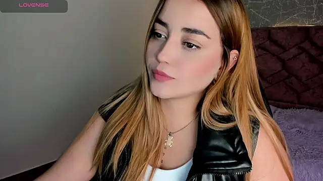 Lucia star   online show from 12/28/24, 08:04