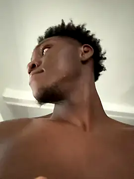 Snapshot of Festivitiesking1 chatting on 10/07/25, 12:24 Festivitiesking1 online show from 10/07/25, 12:24