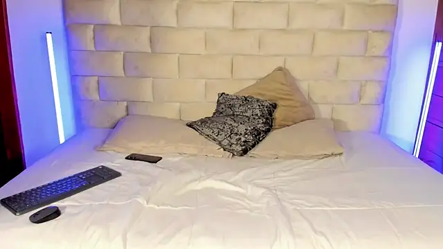 Latrellx7 online show from 02/05/26, 12:04