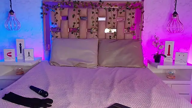 GigiVolkova online show from 03/06/25, 07:43