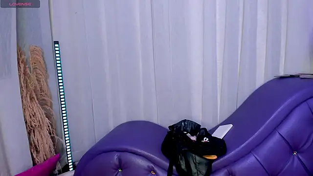 Yourslust  online show from 11/10/25, 07:57