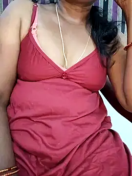 Snapshot of Indiandolly23 chatting on 03/03/25, 04:24 Indiandolly23 online show from 03/03/25, 04:24