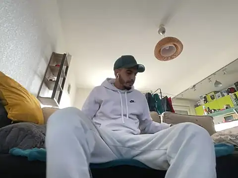 Rebeu313 online show from 01/16/25, 01:58