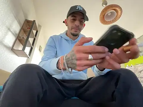 Rebeu313 online show from 03/12/25, 01:40