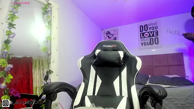 Alexa paytom1 online show from 03/30/26, 02:12