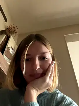 Snapshot of vilaineblonde chatting on 10/28/25, 01:47 vilaineblonde online show from 10/28/25, 01:47