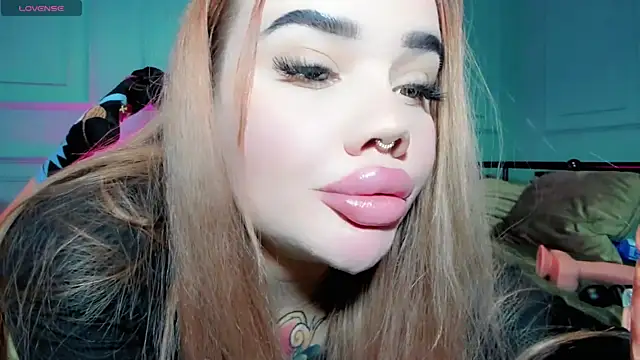 Snapshot of Aira_vi chatting on 12/27/24, 05:26 Aira vi online show from 12/27/24, 05:26