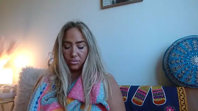 Snapshot of sunshinekisses chatting on 10/08/25, 06:16 sunshinekisses online show from 10/08/25, 06:16