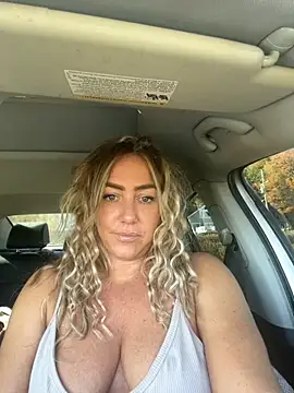 Snapshot of sunshinekisses chatting on 10/14/25, 05:25 sunshinekisses online show from 10/14/25, 05:25