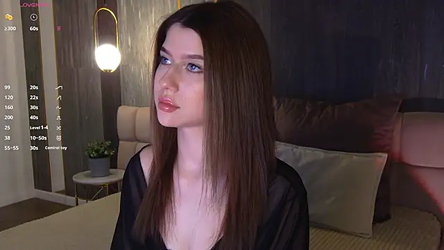 Snapshot of Sara_Lewiis chatting on 04/21/26, 04:23 Sara Lewiis online show from 04/21/26, 04:23