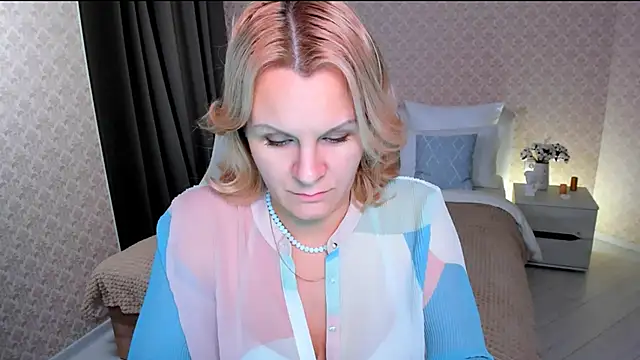 Snapshot of Louisa_Bay chatting on 12/13/24, 02:38 Louisa Bay online show from 12/13/24, 02:38