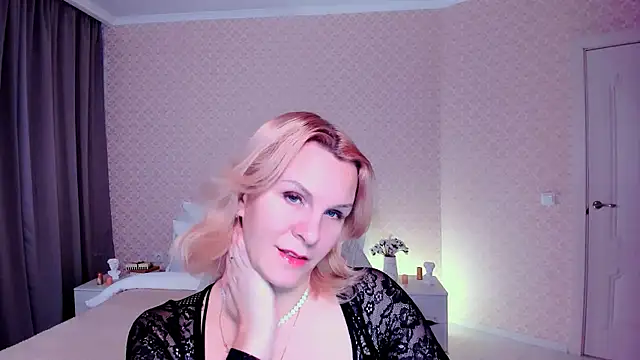 Snapshot of Louisa_Bay chatting on 12/19/24, 07:40 Louisa Bay online show from 12/19/24, 07:40