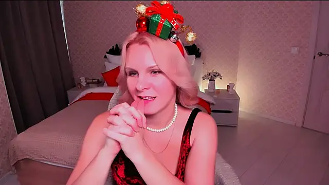 Snapshot of Louisa_Bay chatting on 12/28/24, 10:58 Louisa Bay online show from 12/28/24, 10:58