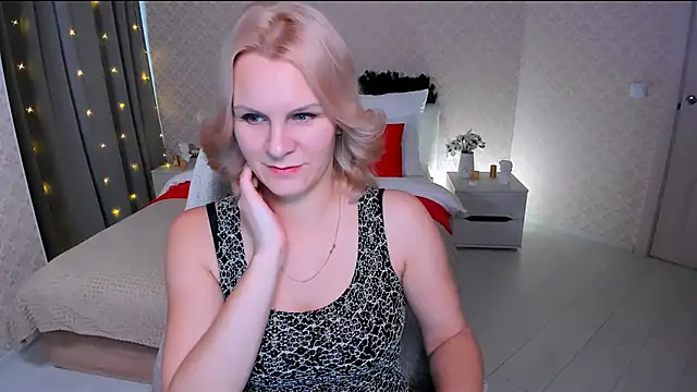 Snapshot of Louisa_Bay chatting on 12/30/24, 07:59 Louisa Bay online show from 12/30/24, 07:59