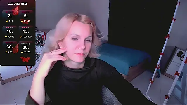 Snapshot of Louisa_Bay chatting on 01/10/25, 09:02 Louisa Bay online show from 01/10/25, 09:02