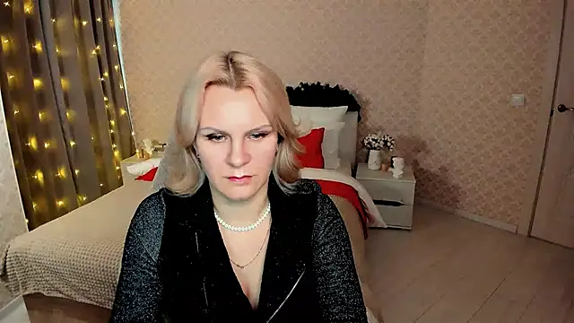 Snapshot of Louisa_Bay chatting on 01/15/25, 07:48 Louisa Bay online show from 01/15/25, 07:48