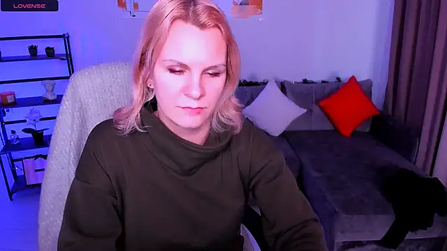 Snapshot of Louisa_Bay chatting on 01/17/25, 08:02 Louisa Bay online show from 01/17/25, 08:02