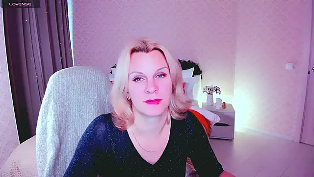 Snapshot of Louisa_Bay chatting on 01/22/25, 11:12 Louisa Bay online show from 01/22/25, 11:12