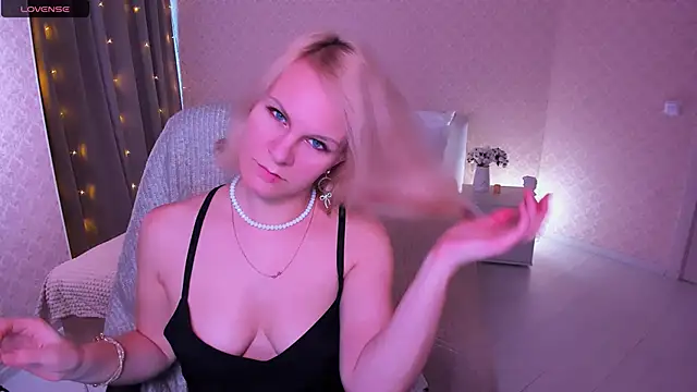 Snapshot of Louisa_Bay chatting on 01/24/25, 07:51 Louisa Bay online show from 01/24/25, 07:51