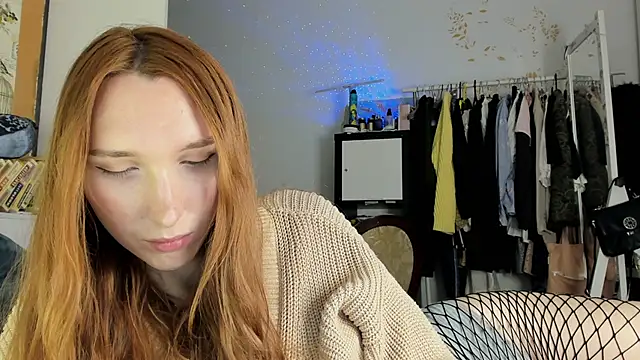 Snapshot of LisaIcon chatting on 11/23/25, 01:33 LisaIcon online show from 11/23/25, 01:33