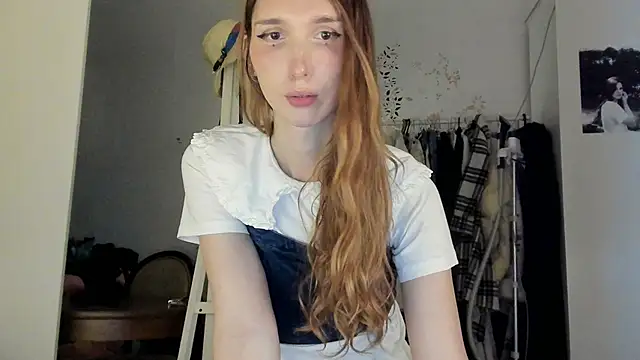LisaIcon online show from 06/15/26, 08:44