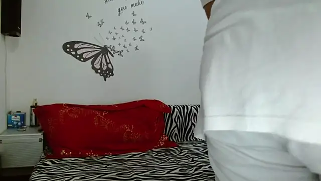 LadyHellene online show from 11/20/25, 07:30