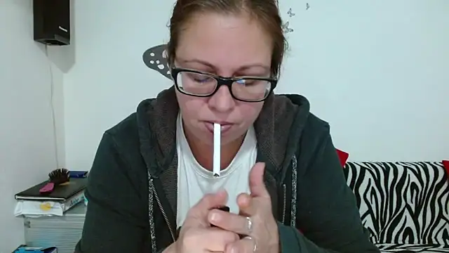 LadyHellene online show from 12/04/25, 05:39