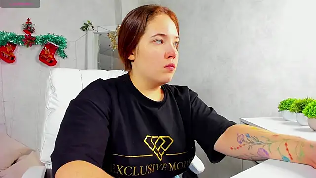 Snapshot of Aliisson_Edwards chatting on 12/30/24, 01:04 Aliisson Edwards online show from 12/30/24, 01:04