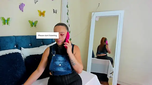 cristalwalker   online show from 10/10/25, 11:42