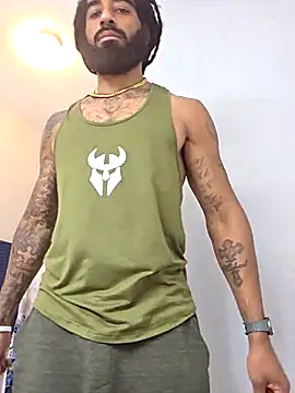 Snapshot of FragrantWind5 chatting on 10/19/25, 09:04 FragrantWind5 online show from 10/19/25, 09:04