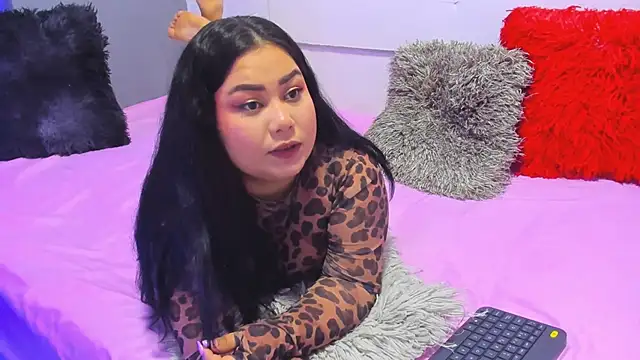 Snapshot of victoriajk chatting on 02/17/26, 12:45 victoriajk online show from 02/17/26, 12:45