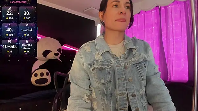 Coral Gibson online show from 11/22/25, 01:43