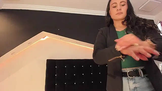 Coral Gibson online show from 05/12/26, 02:25