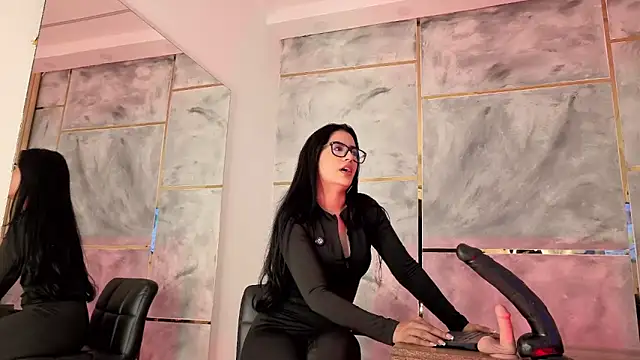 Ellaochoa online show from 02/02/26, 11:42