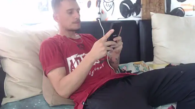 roystonee01 online show from 11/06/25, 08:10