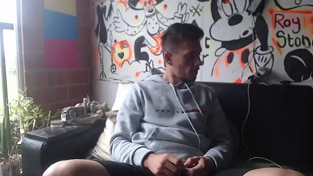 roystonee01 online show from 11/17/25, 12:33