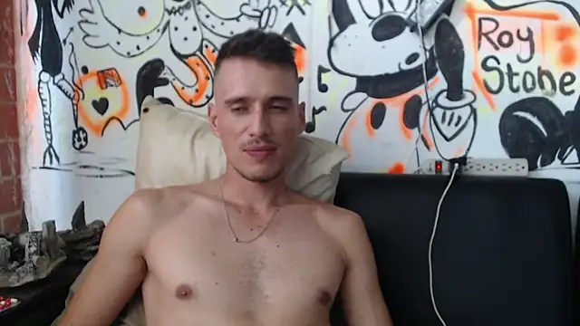 roystonee01 online show from 02/17/26, 09:10